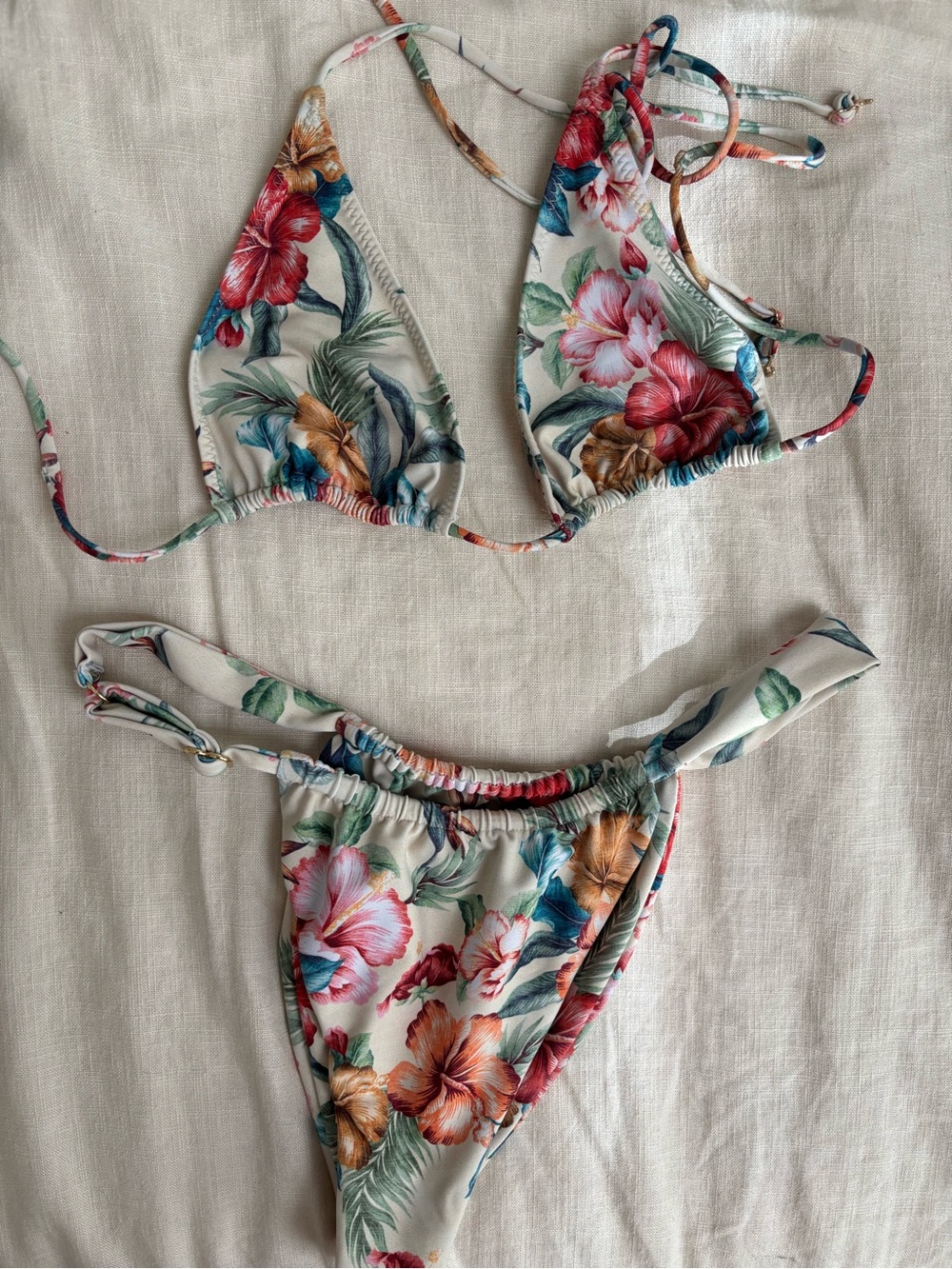Skatie Hula bikini set in size Medium